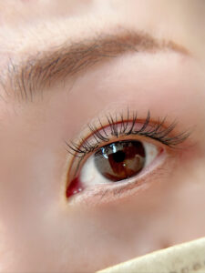 マツエクの施術イメージ