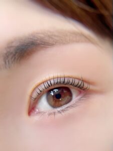 まつげパーマの施術イメージ